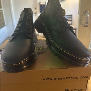 Dr. Martens unisex adult Lace Fashion Boot, Black 7 Men's/8 Women's